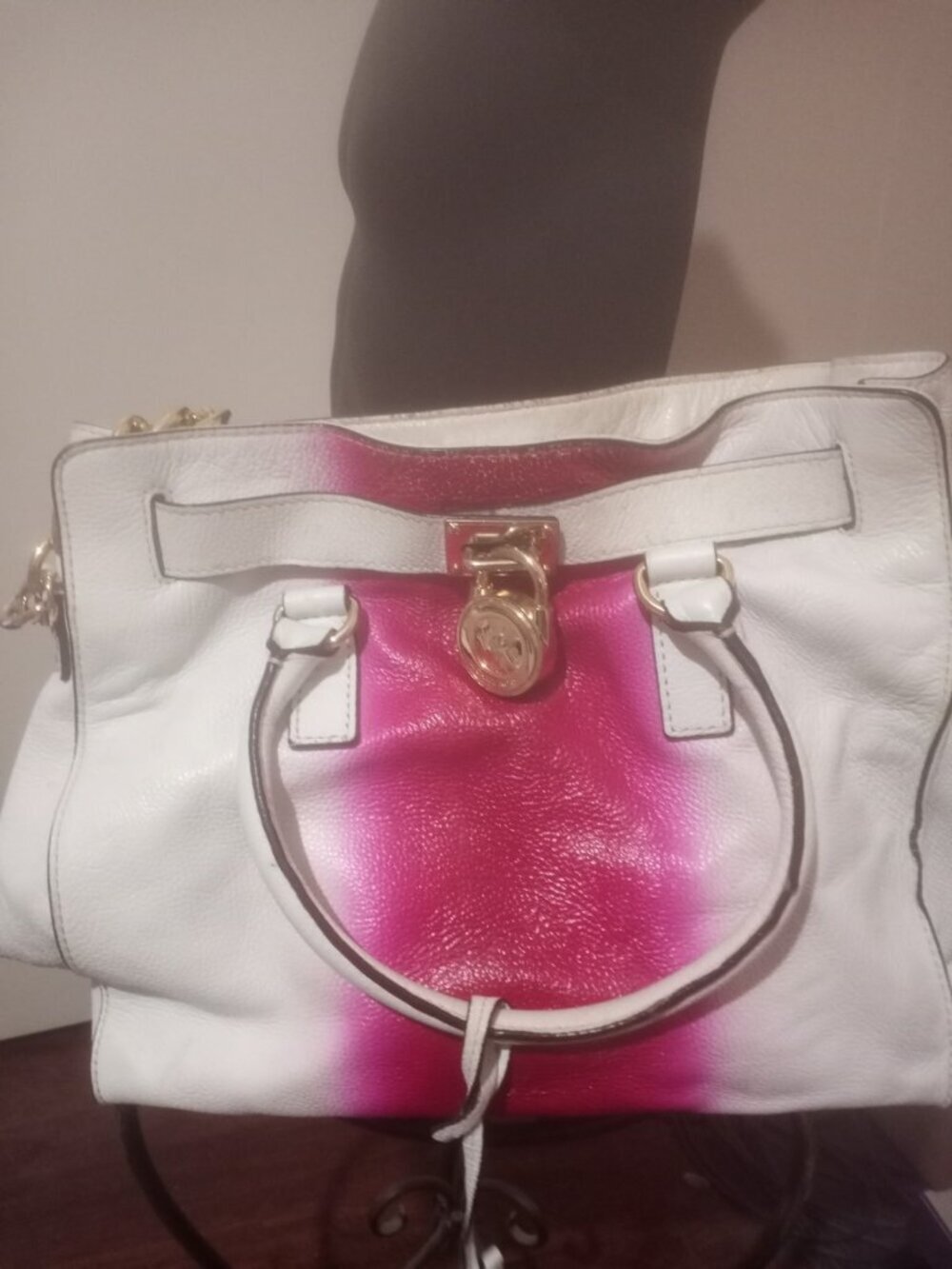 Michael Kors handbag hobo leather Pretty Pink And White . Key Lock Gold Chain - Picture 4 of 14